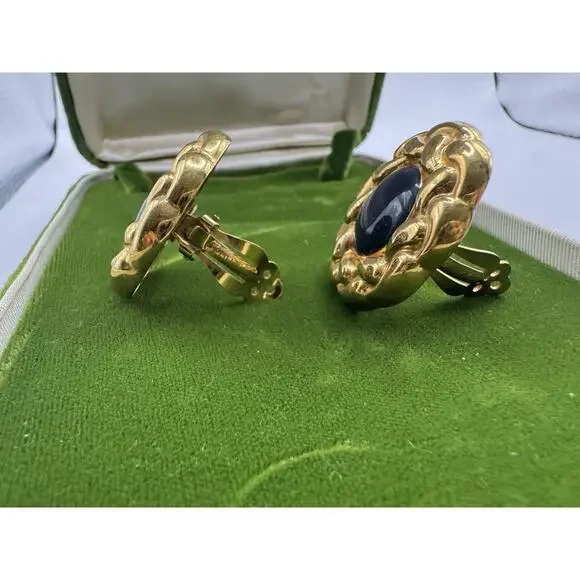 VINTAGE SIGNED ST.‎ JOHN GOLD TONE DARK BLUE CABOCHON CLIP EARRINGS
